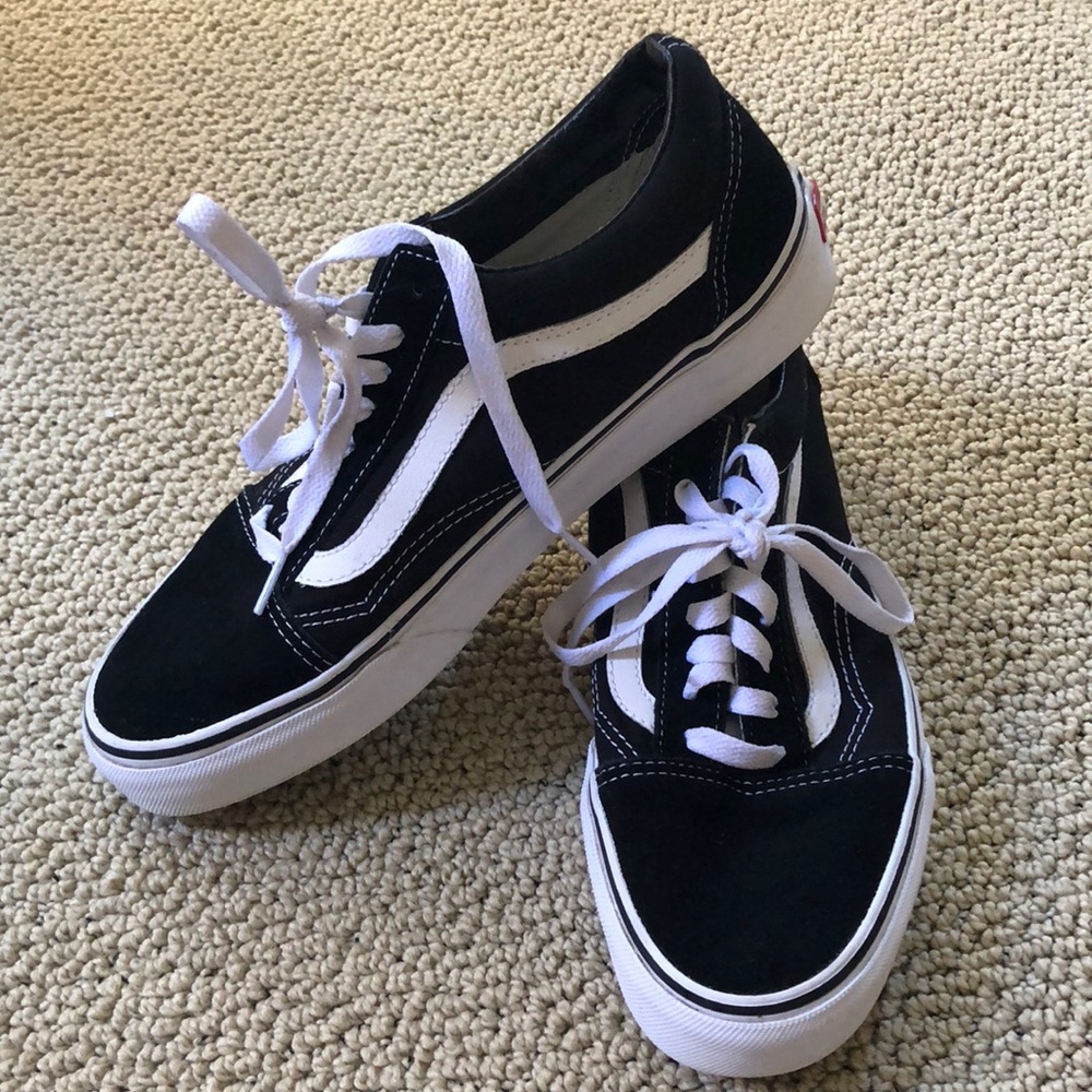 VANS OLDSKOOL SNEAKERS *LIKE NEW*